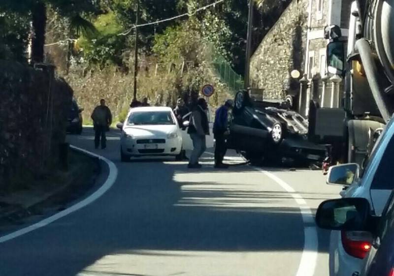 Auto ribaltata a Oggebbio - Eco Risveglio