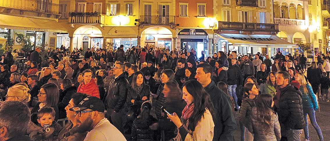 musica-in-piazza-a-domo