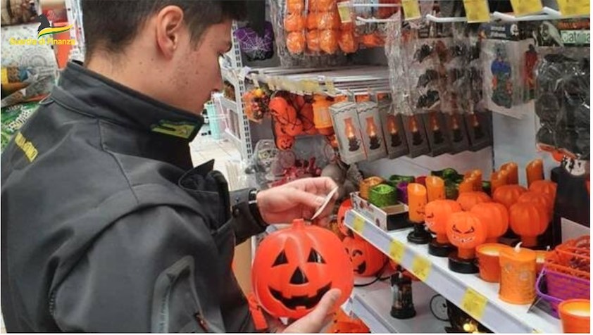 finanza-sequestro-materiale-halloween-24_10_24