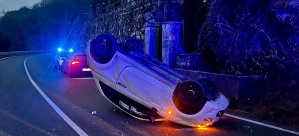 Auto-ribaltata-San-Bartolomeo-Cannobio-copia