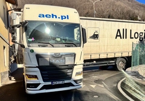 Camion-incastrato