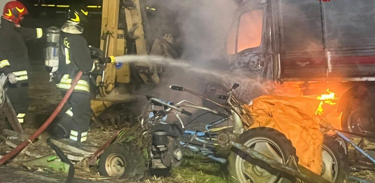 incendio-azienda-agricola-montescrestese-2-06_02_25-copia