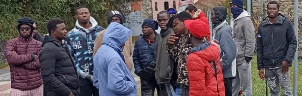 cesara-protesta-ragazzi-centro-migranti2