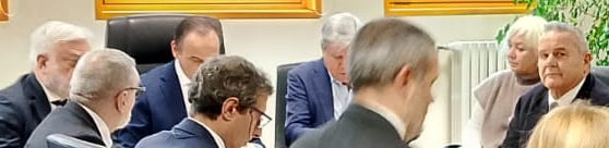 TAVOLO-DI-LAVORO-IN-PROVINCIA