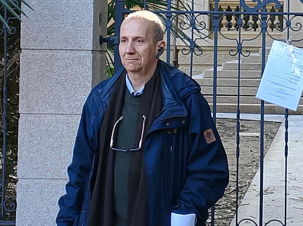 luca-gemelli-davanti-alla-palazzina-liberty-copia